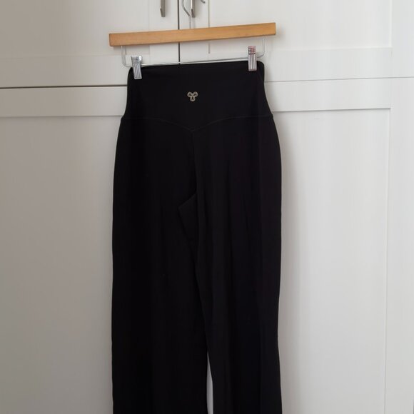 BUTTER Cheeky Asana Hi-Rise Wide Pant - Picture 8 of 8